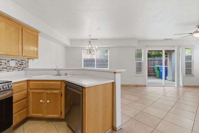 829 Grizzly Mesa Ct, Galt, CA 95632