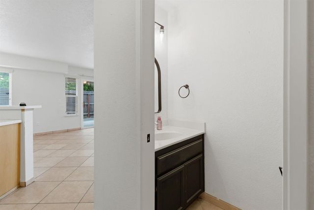 829 Grizzly Mesa Ct, Galt, CA 95632