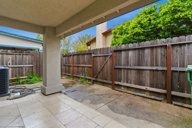 829 Grizzly Mesa Ct, Galt, CA 95632