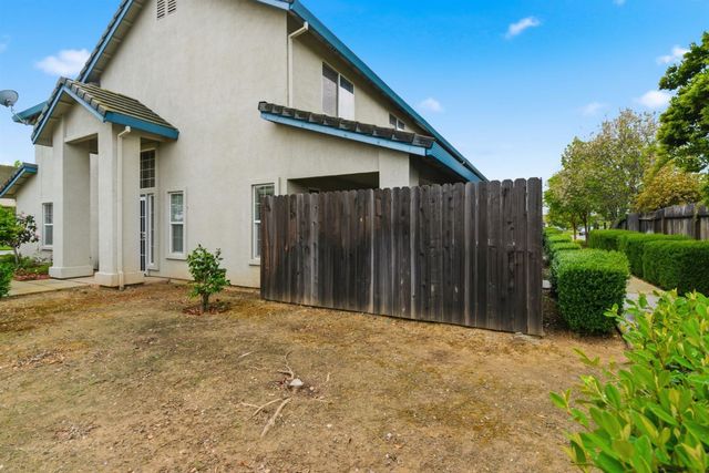 829 Grizzly Mesa Ct, Galt, CA 95632