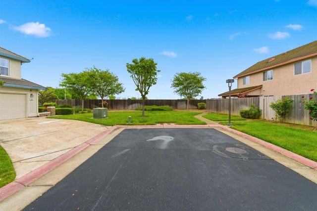 829 Grizzly Mesa Ct, Galt, CA 95632