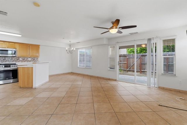 829 Grizzly Mesa Ct, Galt, CA 95632