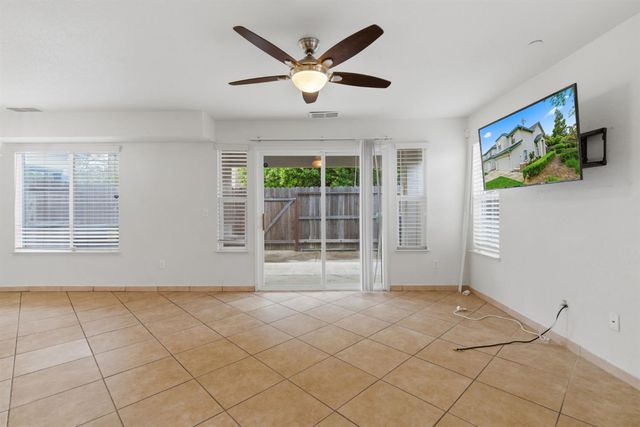 829 Grizzly Mesa Ct, Galt, CA 95632