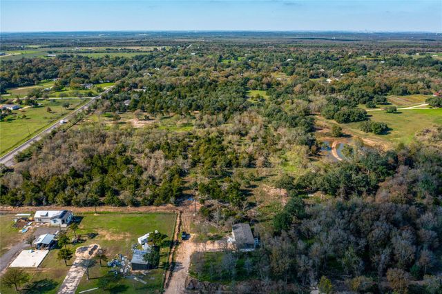 105 Crooked RD, Dale, TX 78616