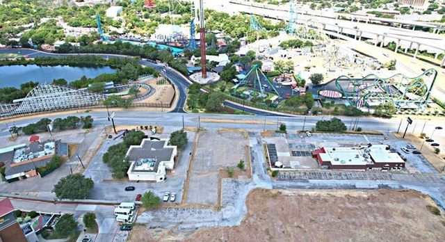 912 Six Flags Drive, Arlington, TX 76011