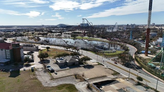 912 Six Flags Drive, Arlington, TX 76011