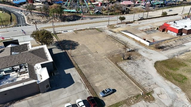 912 Six Flags Drive, Arlington, TX 76011