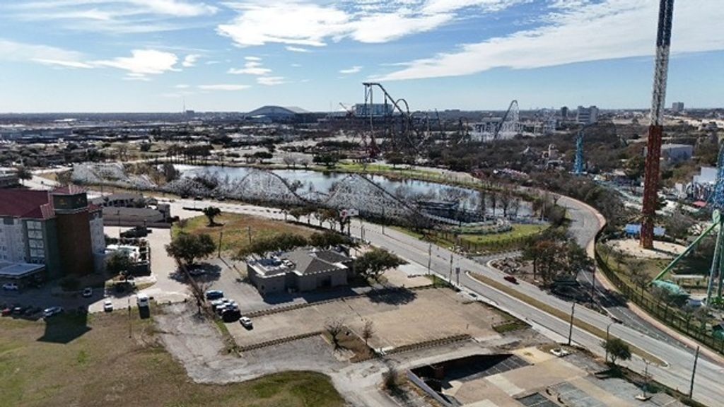 912 Six Flags Drive, Arlington, TX 76011