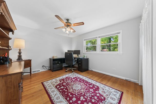 575 Lowden Avenue, Glen Ellyn, IL 60137