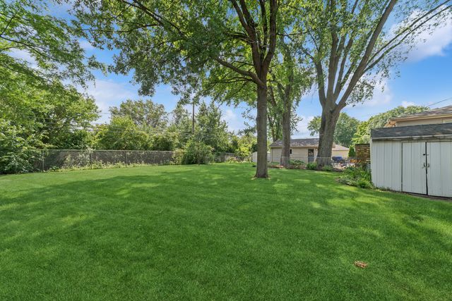 575 Lowden Avenue, Glen Ellyn, IL 60137