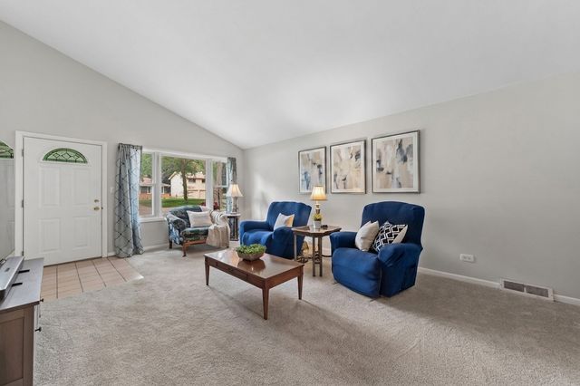 575 Lowden Avenue, Glen Ellyn, IL 60137
