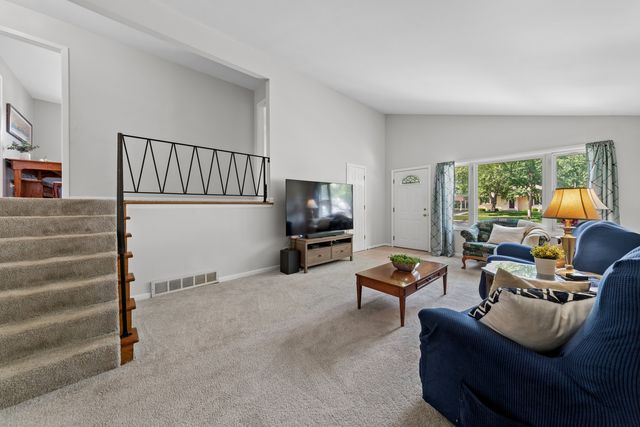 575 Lowden Avenue, Glen Ellyn, IL 60137