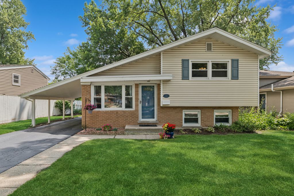 575 Lowden Avenue, Glen Ellyn, IL 60137