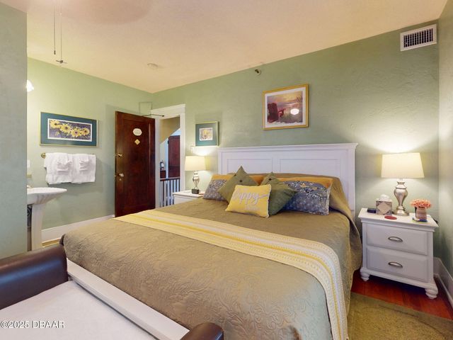 544 S Palmetto Avenue, Daytona Beach, FL 32114