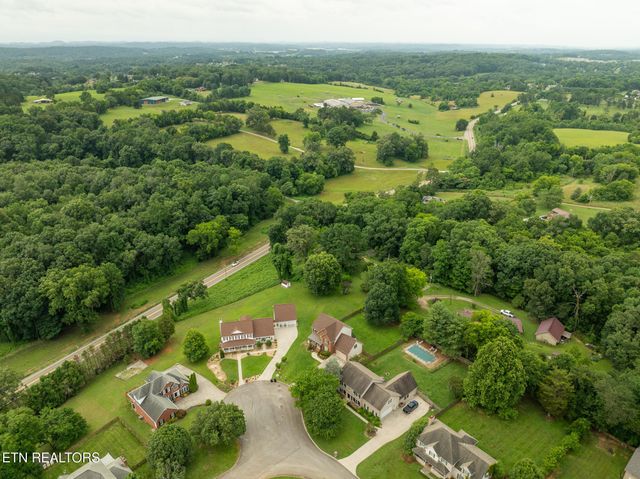 3560 Hirst Circle, Lenoir City, TN 37772