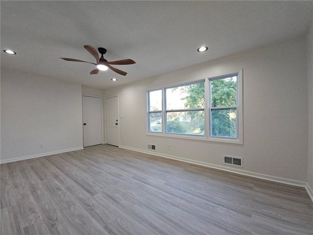 11120 Myrtle Avenue, Kansas City, MO 64137