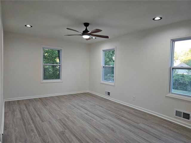 11120 Myrtle Avenue, Kansas City, MO 64137