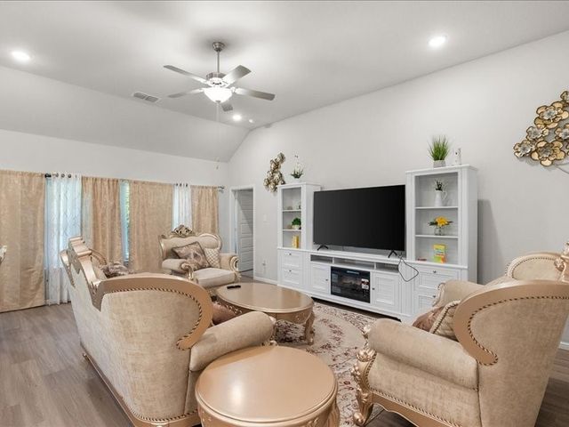 1215 Putnam Street, Mansfield, TX 76063