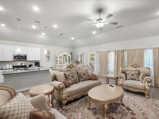 1215 Putnam Street, Mansfield, TX 76063