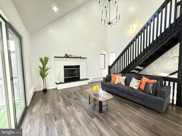 235 STAFFORD DR, Bushkill, PA 18324