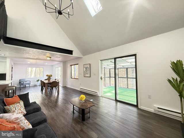 235 STAFFORD DR, Bushkill, PA 18324