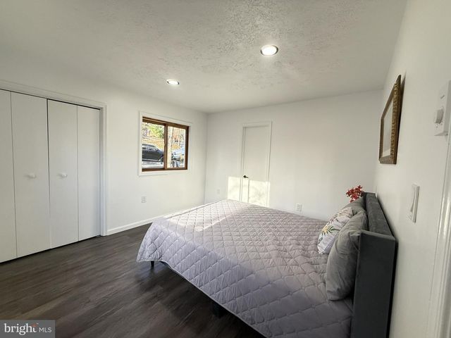 235 STAFFORD DR, Bushkill, PA 18324