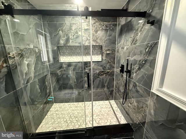 235 STAFFORD DR, Bushkill, PA 18324