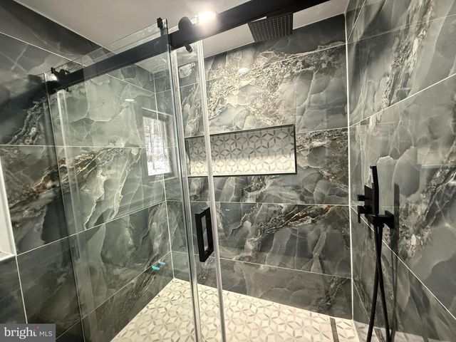 235 STAFFORD DR, Bushkill, PA 18324