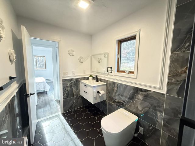 235 STAFFORD DR, Bushkill, PA 18324