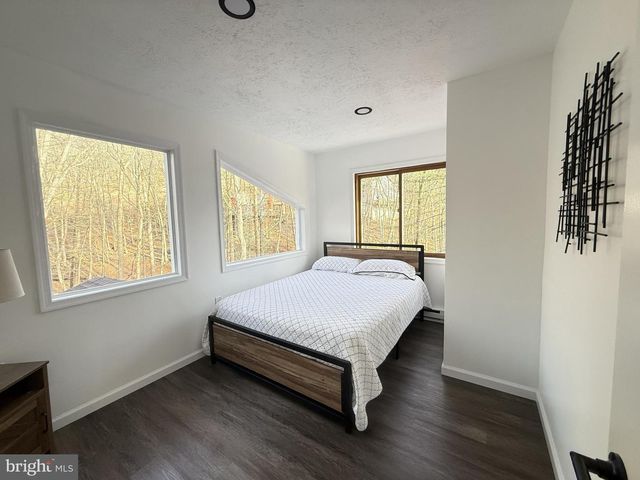 235 STAFFORD DR, Bushkill, PA 18324