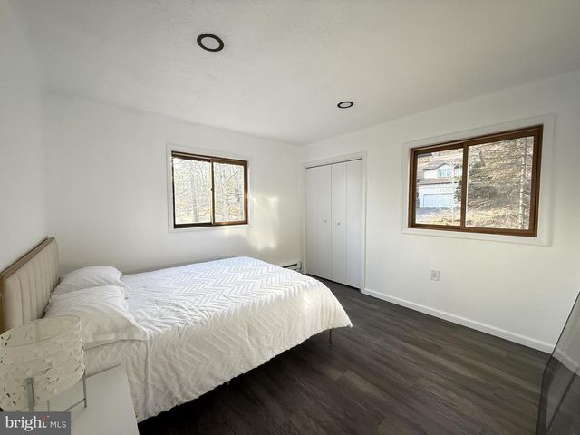 235 STAFFORD DR, Bushkill, PA 18324