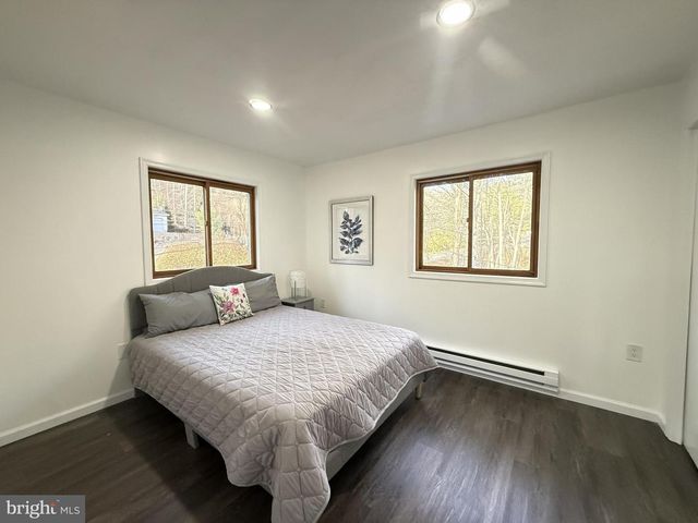 235 STAFFORD DR, Bushkill, PA 18324