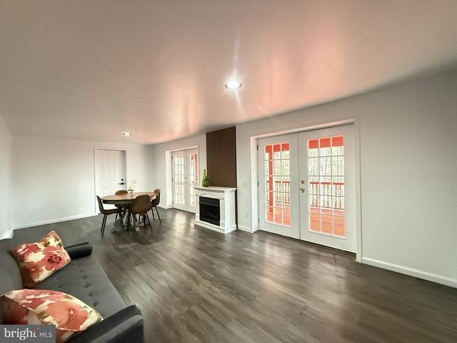 235 STAFFORD DR, Bushkill, PA 18324