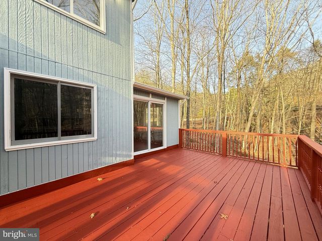 235 STAFFORD DR, Bushkill, PA 18324