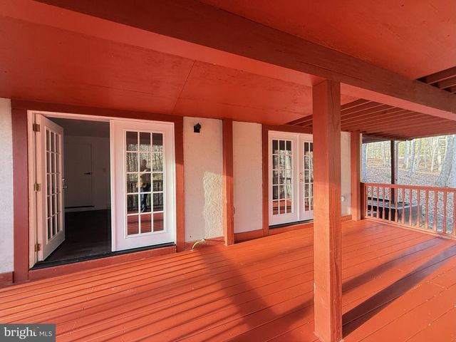 235 STAFFORD DR, Bushkill, PA 18324