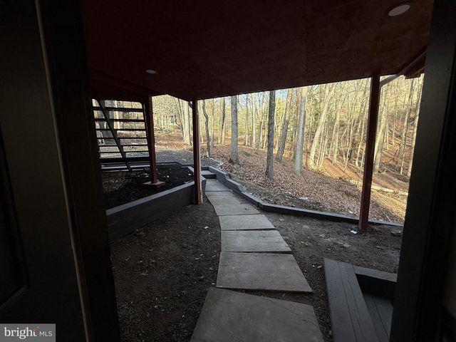 235 STAFFORD DR, Bushkill, PA 18324