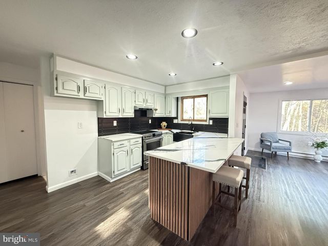 235 STAFFORD DR, Bushkill, PA 18324