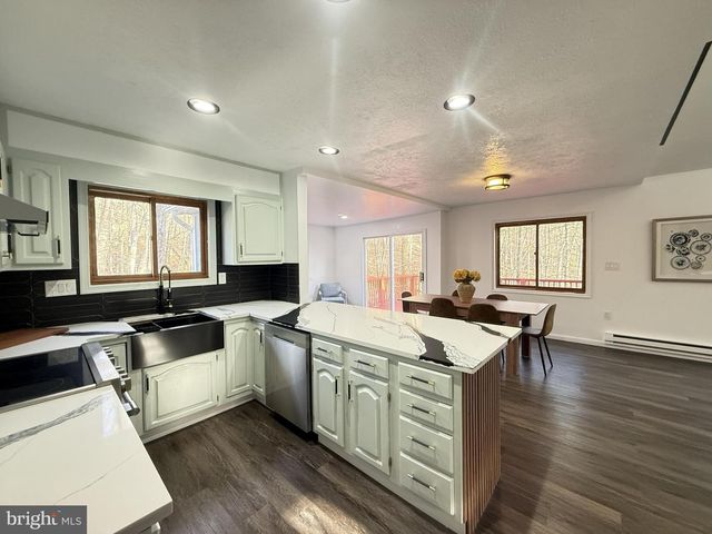 235 STAFFORD DR, Bushkill, PA 18324