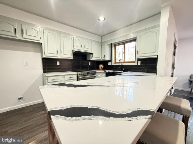 235 STAFFORD DR, Bushkill, PA 18324