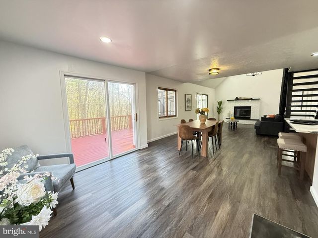 235 STAFFORD DR, Bushkill, PA 18324