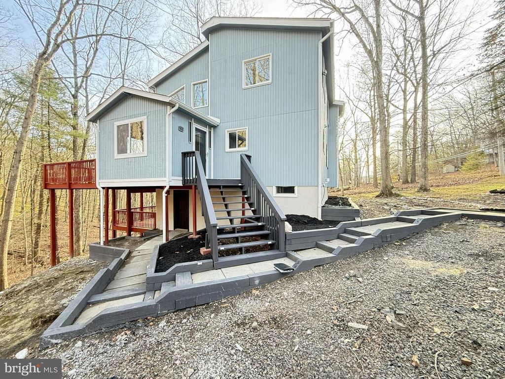 235 STAFFORD DR, Bushkill, PA 18324