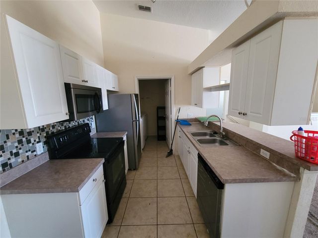 36106 LAKE CHASE BOULEVARD 201, Zephyrhills, FL 33541