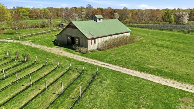 35950 Main Road, Cutchogue, NY 11935