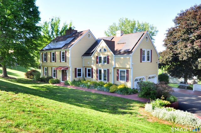 10 Breezy Knoll Drive, Bloomfield, CT 06002