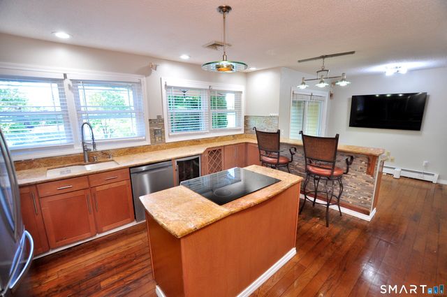 10 Breezy Knoll Drive, Bloomfield, CT 06002
