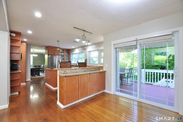 10 Breezy Knoll Drive, Bloomfield, CT 06002