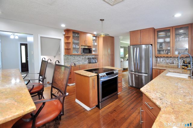 10 Breezy Knoll Drive, Bloomfield, CT 06002