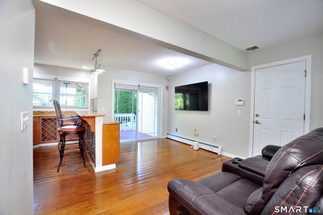 10 Breezy Knoll Drive, Bloomfield, CT 06002