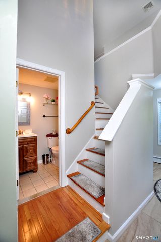 10 Breezy Knoll Drive, Bloomfield, CT 06002