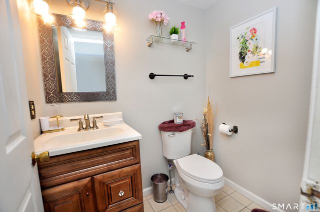 10 Breezy Knoll Drive, Bloomfield, CT 06002